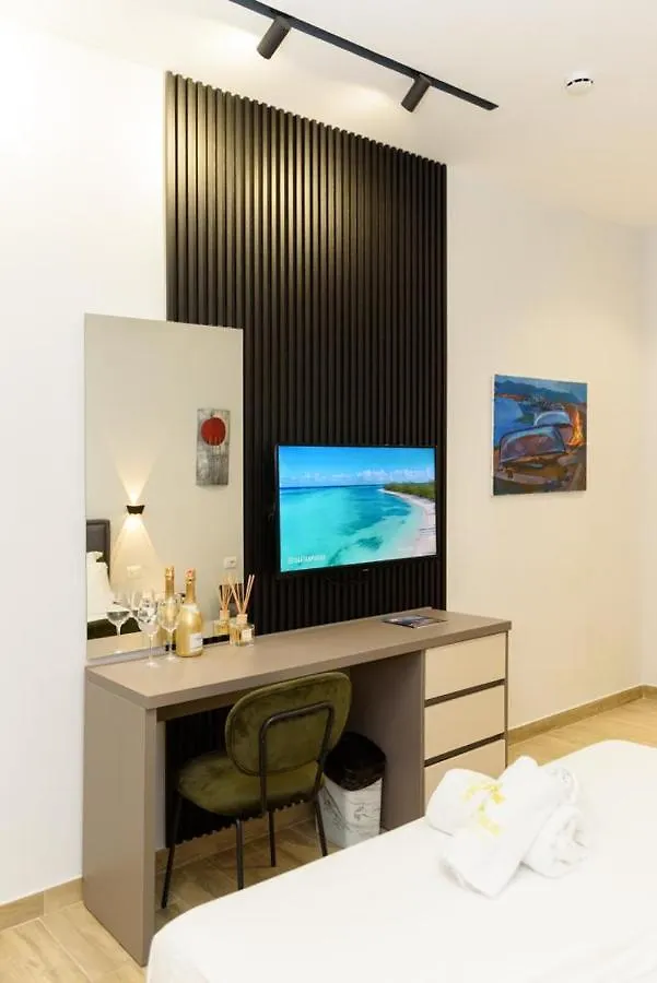 Palm Side Hotel contacts