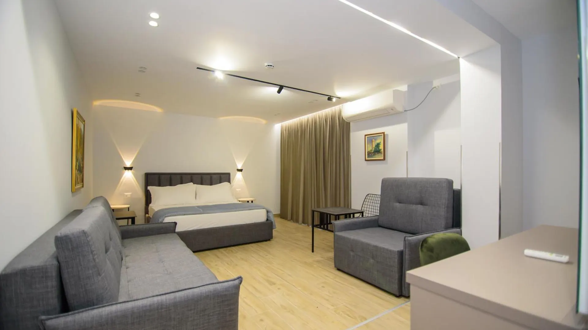 Palm Side Hotel Vlore 0*,  Albania