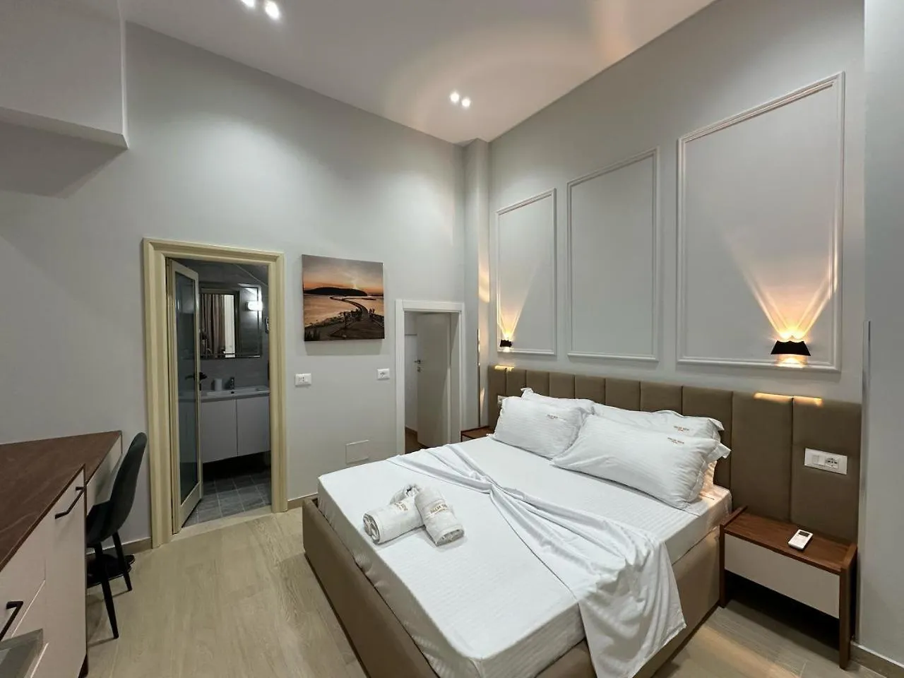 Palm Side Hotel Vlore 0*,  Albania